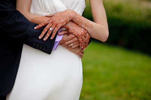 Bright, exuberant Hindu wedding - photos by Cathy and David Photographers | junebugweddings.com