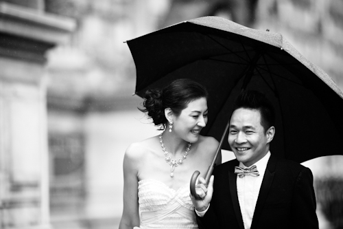 Honeymoon Photo Shoot in Paris by David Wittig Photography | junebugweddings.com