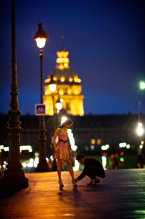 Honeymoon Photo Shoot in Paris by David Wittig Photography | junebugweddings.com