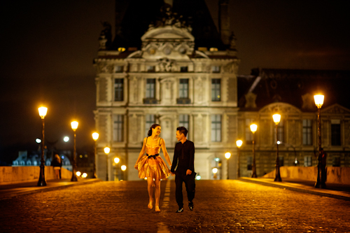 Honeymoon Photo Shoot in Paris by David Wittig Photography | junebugweddings.com