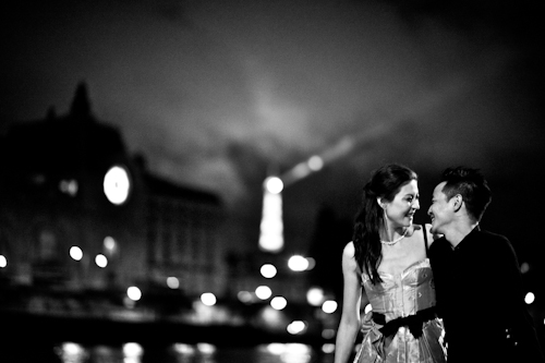 Honeymoon Photo Shoot in Paris by David Wittig Photography | junebugweddings.com