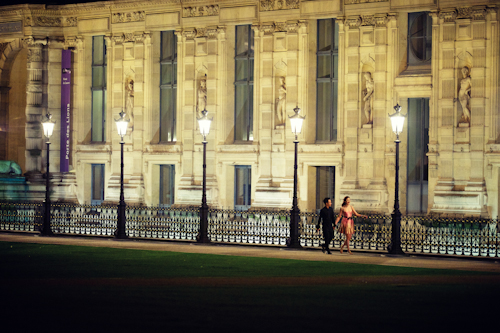 Honeymoon Photo Shoot in Paris by David Wittig Photography | junebugweddings.com