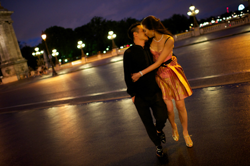 Honeymoon Photo Shoot in Paris by David Wittig Photography | junebugweddings.com