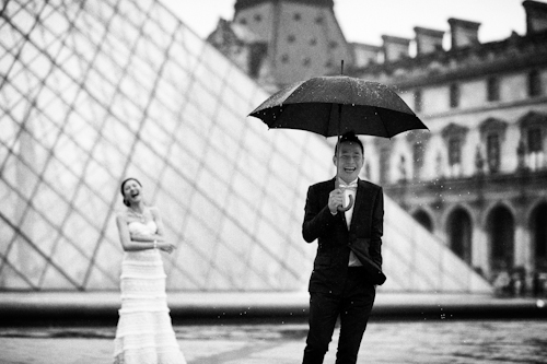 Honeymoon Photo Shoot in Paris by David Wittig Photography | junebugweddings.com