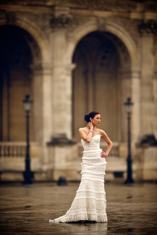 Honeymoon Photo Shoot in Paris by David Wittig Photography | junebugweddings.com