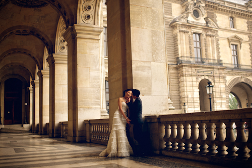 Honeymoon Photo Shoot in Paris by David Wittig Photography | junebugweddings.com