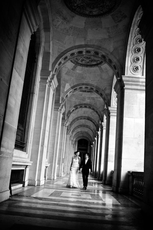 Honeymoon Photo Shoot in Paris by David Wittig Photography | junebugweddings.com