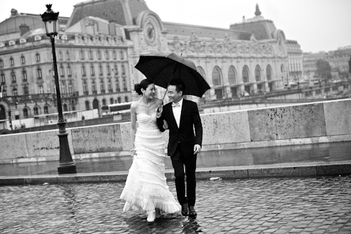 Honeymoon Photo Shoot in Paris by David Wittig Photography | junebugweddings.com