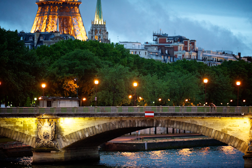 Honeymoon Photo Shoot in Paris by David Wittig Photography | junebugweddings.com