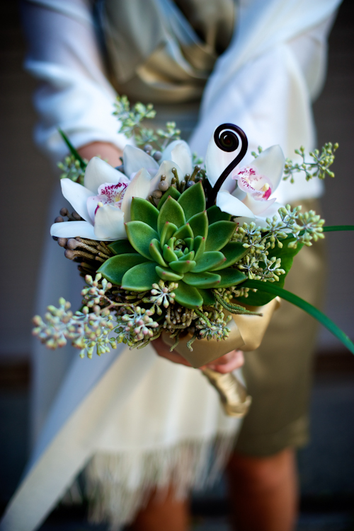 Classic downtown Chicago wedding at The Ivy Room - photos by David Wittig Photography | junebugweddings.com