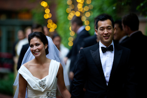 Classic downtown Chicago wedding at The Ivy Room - photos by David Wittig Photography | junebugweddings.com