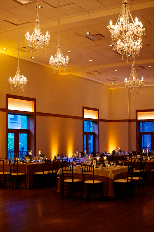 Classic downtown Chicago wedding at The Ivy Room - photos by David Wittig Photography | junebugweddings.com