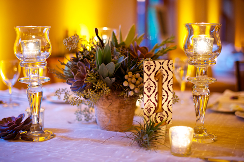 Classic downtown Chicago wedding at The Ivy Room - photos by David Wittig Photography | junebugweddings.com