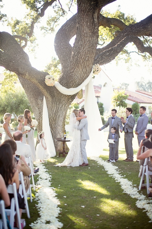 Modern Barn Wedding at The Ojai Valley Inn & Spa. Planning by Details Events Planning; Photography by Mi Belle Photography | junebugweddings.com