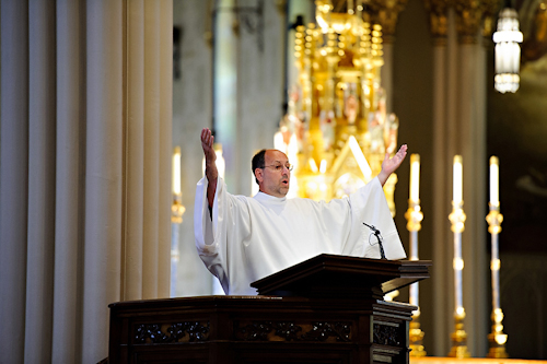 Wedding at Basilica of the Sacred Heart, Notre Dame Cathedral - photos by Browne Photography | junebugweddings.com