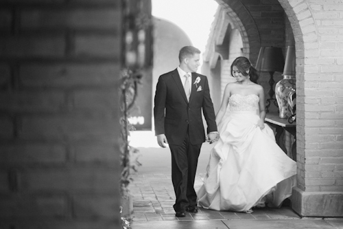 Sparkly peach, apricot, and white wedding at Carmel Mountain Ranch Country Club - photos by Joielala Photographie | junebugweddings.com