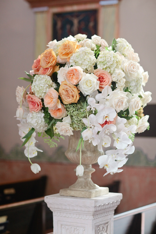 Sparkly peach, apricot, and white wedding at Carmel Mountain Ranch Country Club - photos by Joielala Photographie | junebugweddings.com