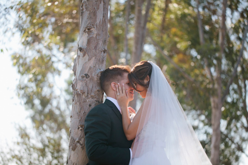 Sparkly peach, apricot, and white wedding at Carmel Mountain Ranch Country Club - photos by Joielala Photographie | junebugweddings.com