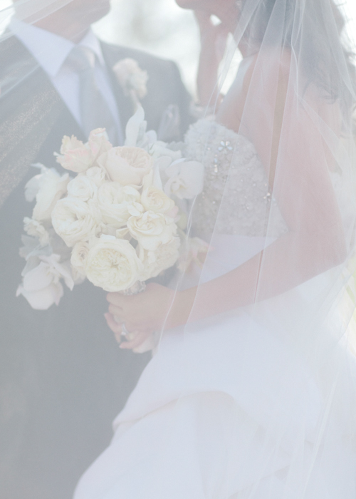 Sparkly peach, apricot, and white wedding at Carmel Mountain Ranch Country Club - photos by Joielala Photographie | junebugweddings.com