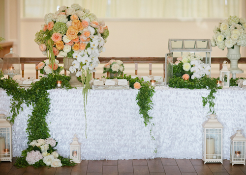 Sparkly peach, apricot, and white wedding at Carmel Mountain Ranch Country Club - photos by Joielala Photographie | junebugweddings.com