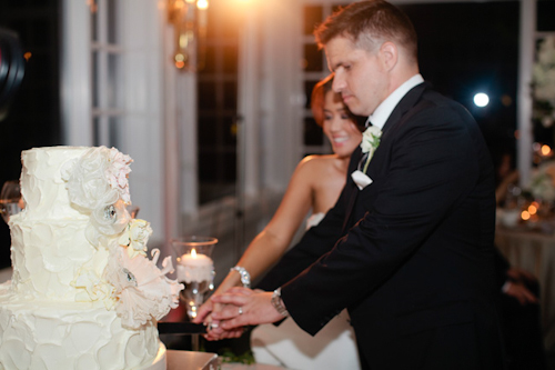 Sparkly peach, apricot, and white wedding at Carmel Mountain Ranch Country Club - photos by Joielala Photographie | junebugweddings.com