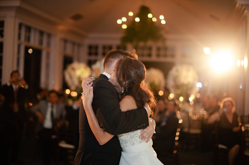 Sparkly peach, apricot, and white wedding at Carmel Mountain Ranch Country Club - photos by Joielala Photographie | junebugweddings.com