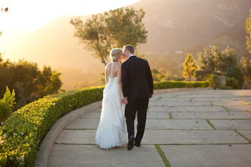 California estate wedding with elegant purple color palette, photos by Stephanie Hogue Photography | junebugweddings.com