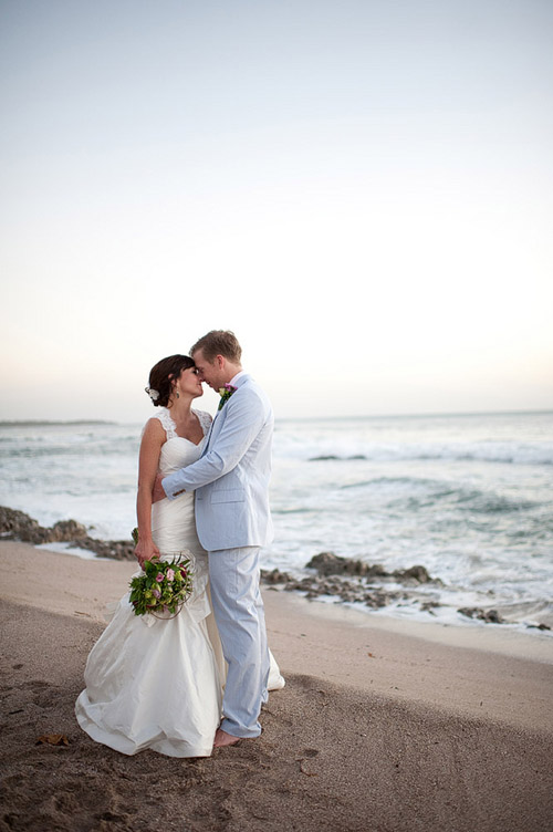 Tropical Destination Wedding in Costa Rica - Photo by Comfort Studio