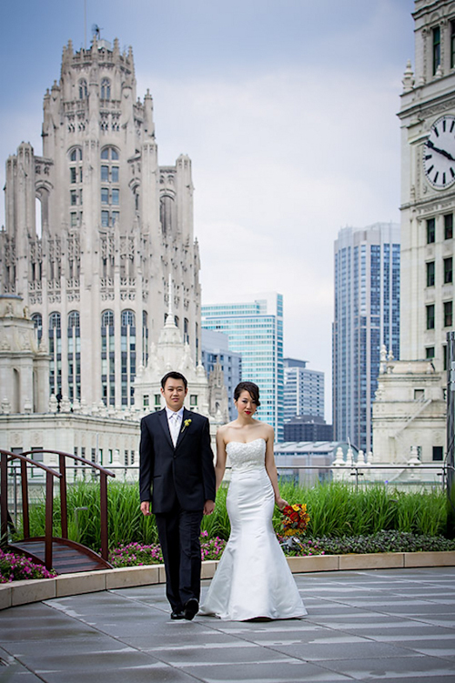 /img/whatjunebugloves/january2012/trump-international-hotel-and-tower-chicago-wedding-wasio-photography-1.jpg | junebugweddings.com