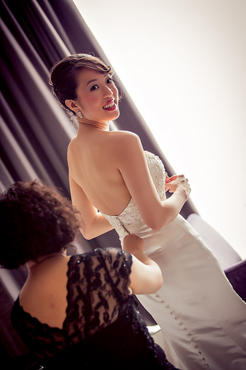 /img/whatjunebugloves/january2012/trump-international-hotel-and-tower-chicago-wedding-wasio-photography-7.jpg | junebugweddings.com