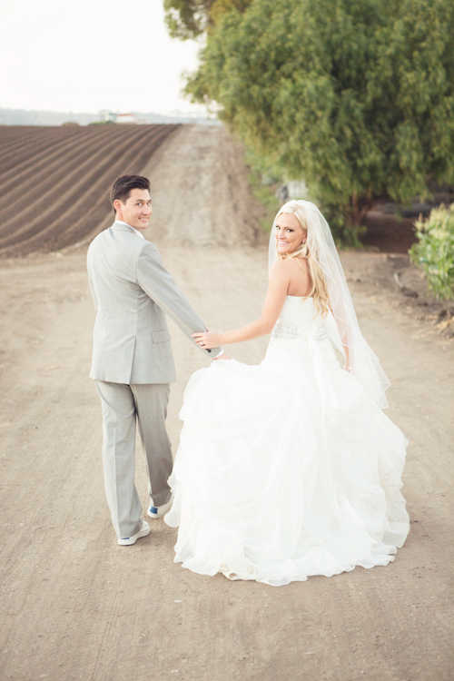 Rustic chic wedding at Maravilla Gardens - photo by Christine Bentley Photography | junebugweddings.com