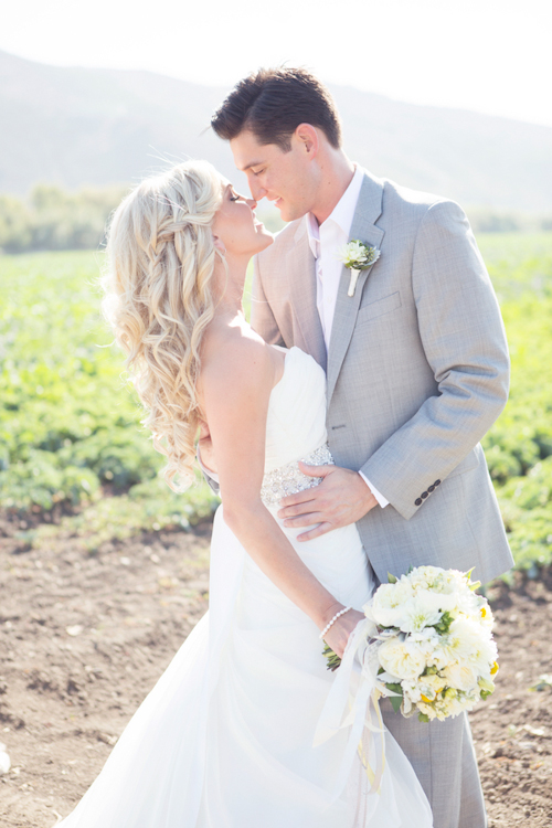 Rustic chic wedding at Maravilla Gardens - photo by Christine Bentley Photography | junebugweddings.com