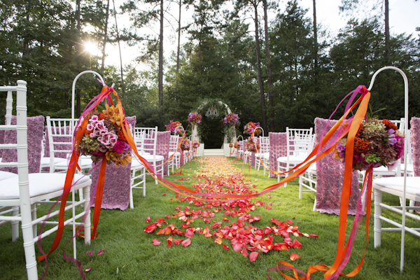 Christopher Confero Designs bright colored wedding in Alabama, photos by Wynter Photography | via junebugweddings.com