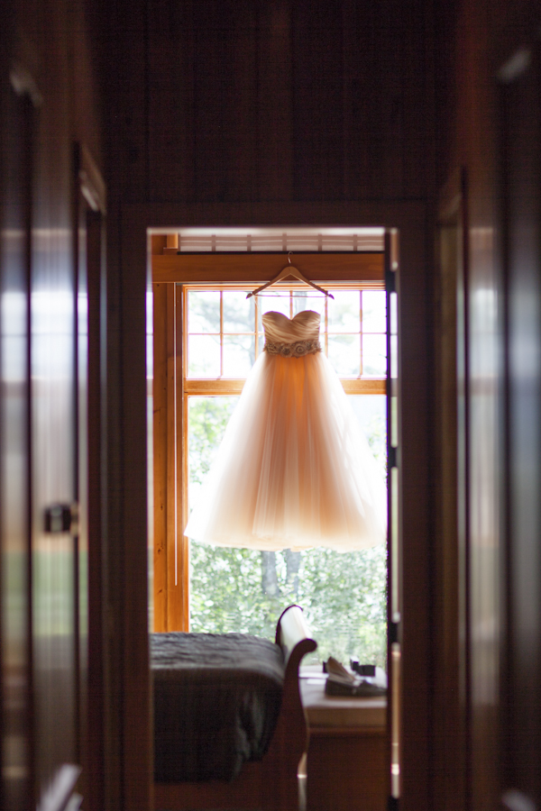 Maine wedding at Camp Takajo, photos by Adam Sjöberg and Nathan Smith for Ira Lippke Studios | via junebugweddings.com