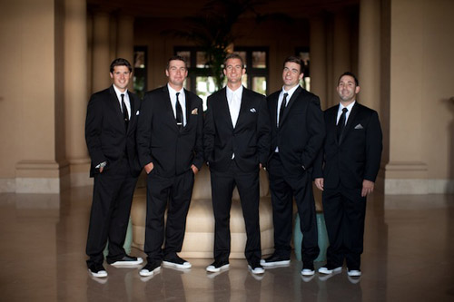 glamorous black, white and gold wedding at The resort at Pelican Hill, photo by APictureLife Photography | junebugweddings.com