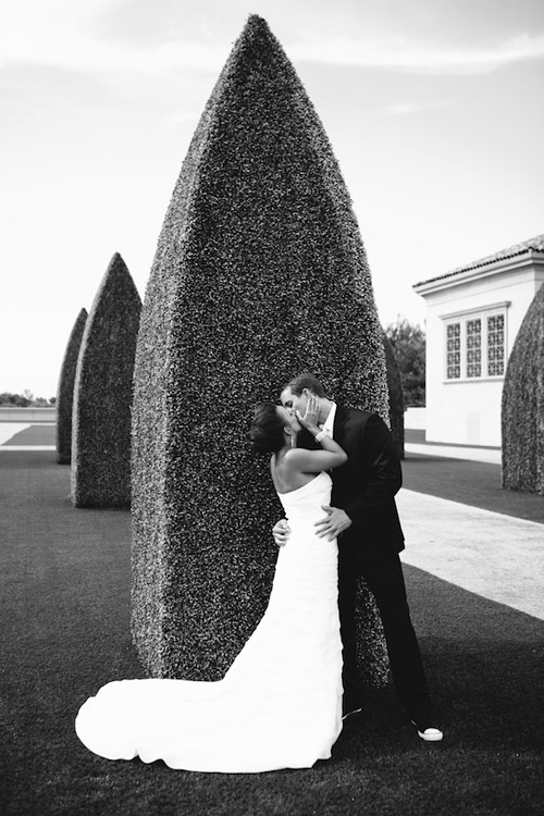 glamorous black, white and gold wedding at The resort at Pelican Hill, photo by APictureLife Photography | junebugweddings.com