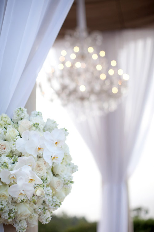 glamorous black, white and gold wedding at The resort at Pelican Hill, photo by APictureLife Photography | junebugweddings.com