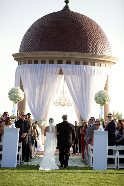 glamorous black, white and gold wedding at The resort at Pelican Hill, photo by APictureLife Photography | junebugweddings.com