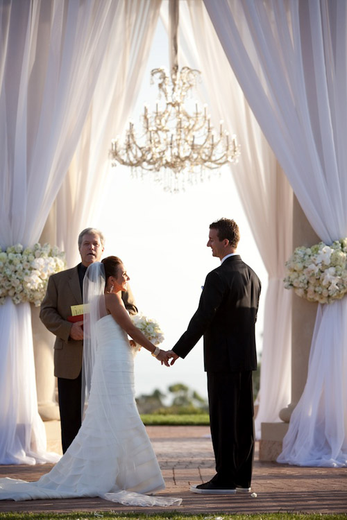 glamorous black, white and gold wedding at The resort at Pelican Hill, photo by APictureLife Photography | junebugweddings.com