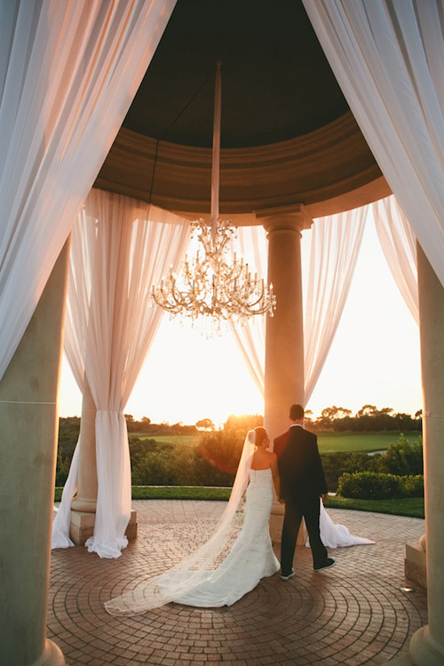 glamorous black, white and gold wedding at The resort at Pelican Hill, photo by APictureLife Photography | junebugweddings.com