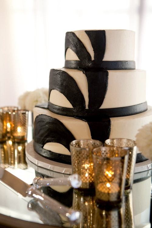 glamorous black, white and gold wedding at The resort at Pelican Hill, photo by APictureLife Photography | junebugweddings.com