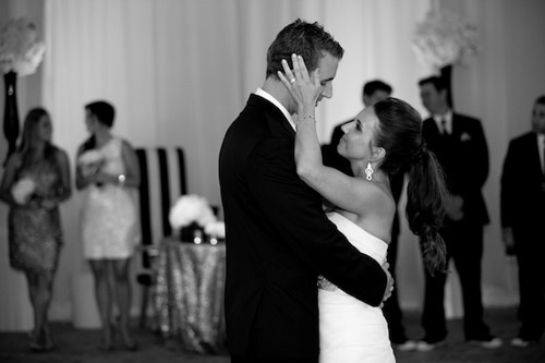 glamorous black, white and gold wedding at The resort at Pelican Hill, photo by APictureLife Photography | junebugweddings.com