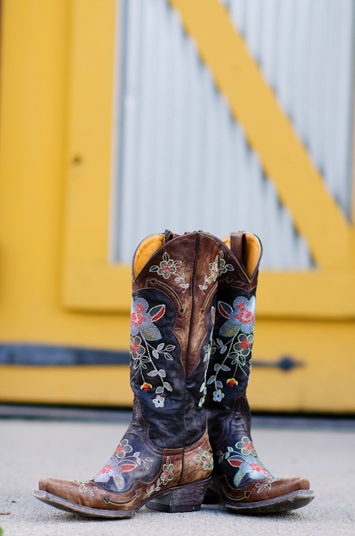 Breckenridge Colorado Wedding at Ten Mile Station | Junebug Weddings