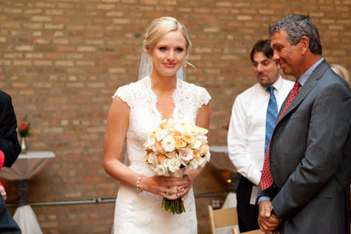 Downtown Chicago wedding at Loft on Lake - photos by Becky Brown Photography | junebugweddings.com