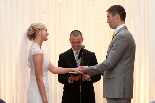 Downtown Chicago wedding at Loft on Lake - photos by Becky Brown Photography | junebugweddings.com