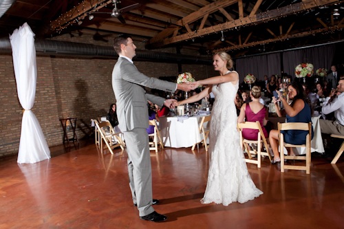 Downtown Chicago wedding at Loft on Lake - photos by Becky Brown Photography | junebugweddings.com