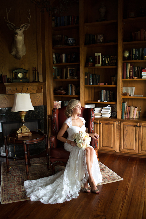 Elegant wedding at Louisiana Private Estate with photos by Courtney Dellafiora | junebugweddings.com