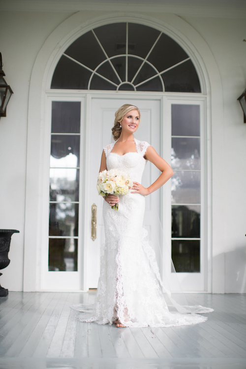 Elegant wedding at Louisiana Private Estate with photos by Courtney Dellafiora | junebugweddings.com