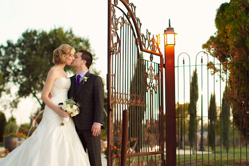 Bright wedding at The Gage Hotel in Marathon, Texas - photos by Spink Studio | junebugweddings.com