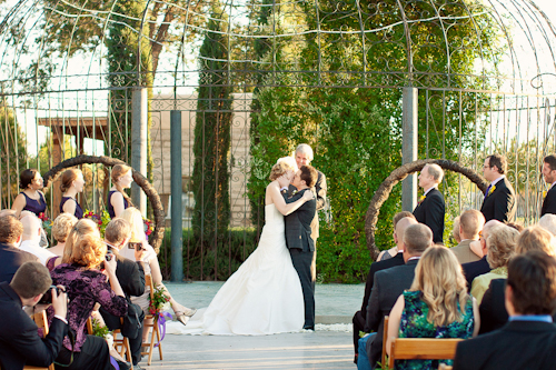 Bright wedding at The Gage Hotel in Marathon, Texas - photos by Spink Studio | junebugweddings.com